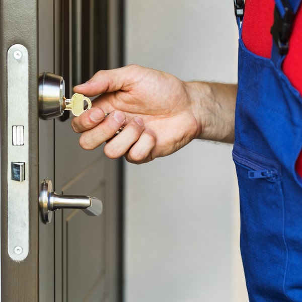 la cerrajería residencial trabaja con cerraduras de alta seguridad y sistemas de acceso con tecnología avanzada